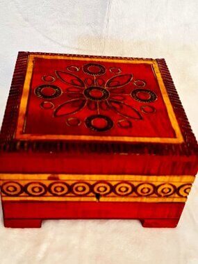 Vtg Classic Polish Hand Carved Wood Trinket Box 4.75" Square Inner Tray No Key